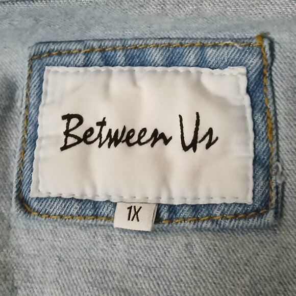 Between Us Jean Jacket 1X Cropped Distressed Ripped Light Wash Denim - Picture 8 of 10